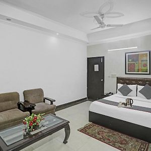 Townhouse Happy Keys Near Iskcon Temple Noida